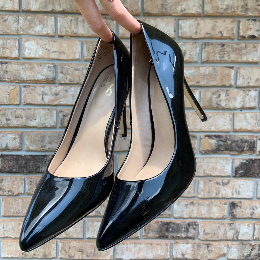 Black Pumps